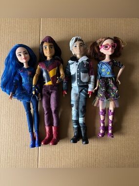 Disney Dolls bundle 4 Descendants Isle of The lost’ Dolls